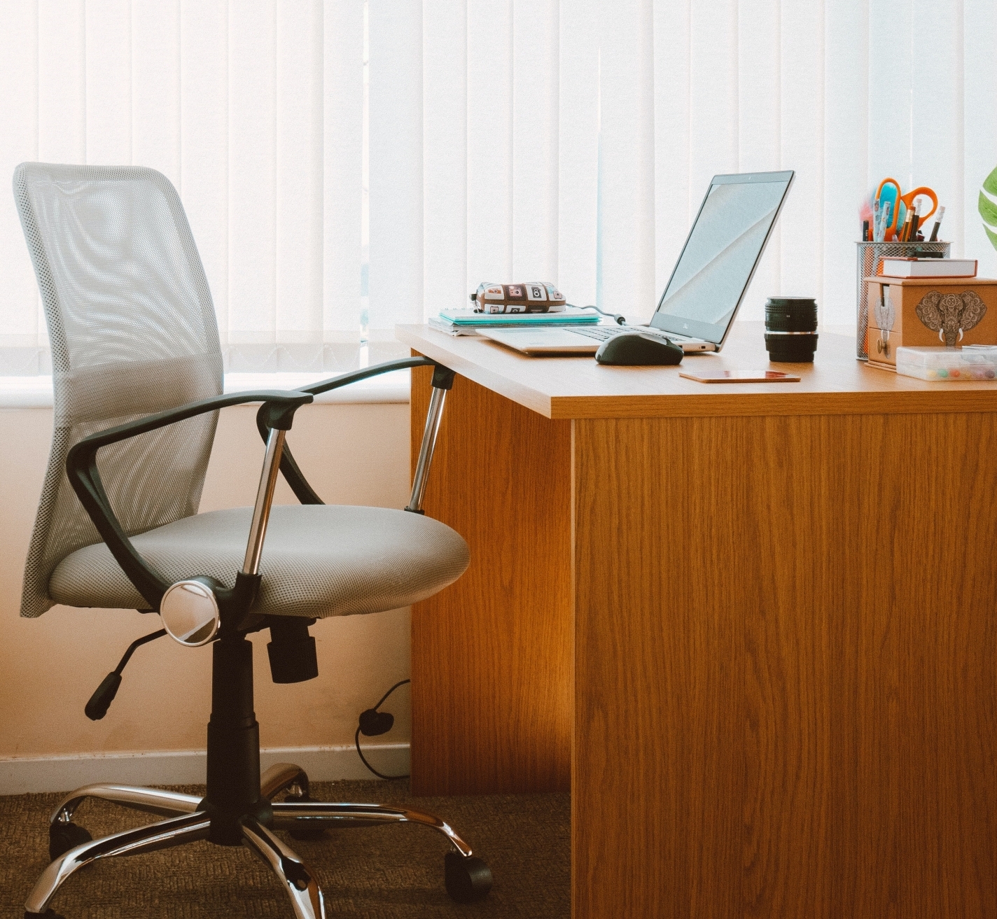 Professional desk and chair work space